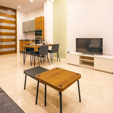 Spacious 1br Retreat Overlooking Marina Lägenhet Msida