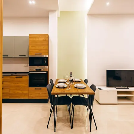 Spacious 1br Retreat Overlooking Marina Lägenhet Msida