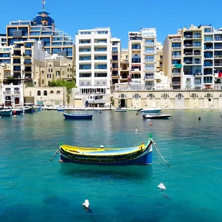Spacious 1br Retreat Overlooking Marina Lägenhet