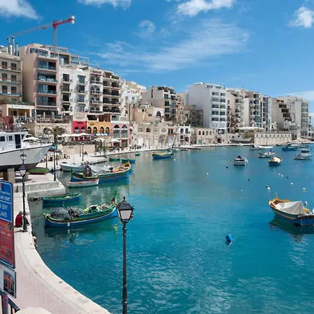 Spacious 1br Retreat Overlooking Marina